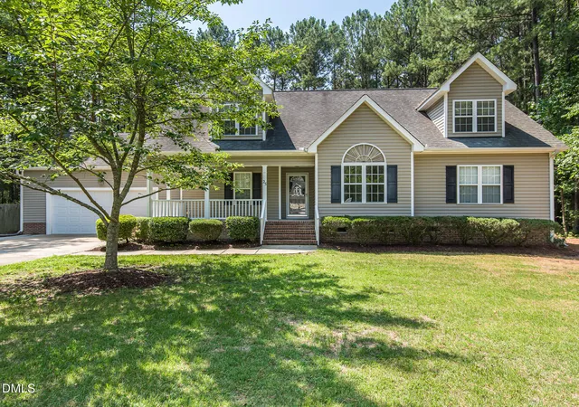 Photo 4 of Single family home for sale at 25 Shellcross Ct, Youngsville, NC 27596 | MLS# 10178535 | Listing updated on 2026-08-26