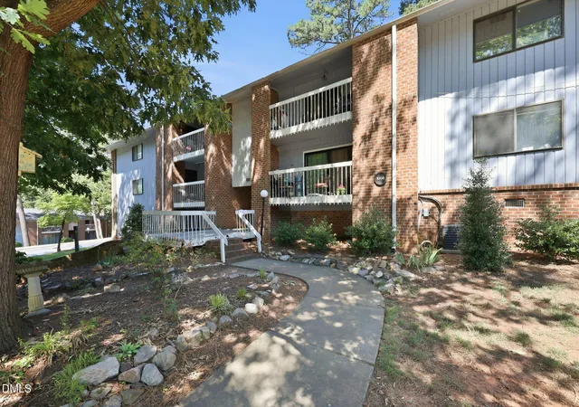 Homes for sale in Raleigh, NC | 1008 Sandlin Pl #B, Raleigh, NC 27606 | MLS# 10172201