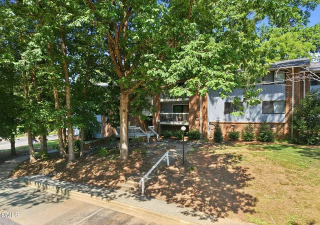 Homes for sale in Raleigh, NC | 1008 Sandlin Pl #B, Raleigh, NC 27606 | MLS# 10172201