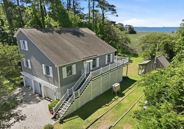 Photo 2 of Single family home for sale at 174 Windy Point Rd, Beaufort, NC 28516 | MLS# 10172231 | Listing updated on 2026-10-08