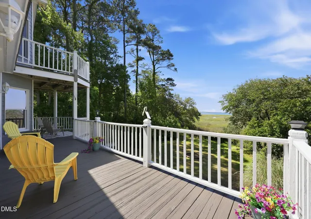 Photo 4 of Single family home for sale at 174 Windy Point Rd, Beaufort, NC 28516 | MLS# 10172231 | Listing updated on 2026-10-08
