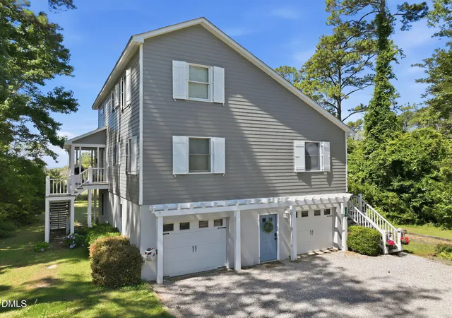 Photo 3 of Single family home for sale at 174 Windy Point Rd, Beaufort, NC 28516 | MLS# 10172231 | Listing updated on 2026-10-08
