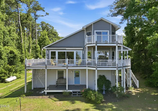 Photo 3 of Single family home for sale at 174 Windy Point Rd, Beaufort, NC 28516 | MLS# 10172231 | Listing updated on 2026-10-08