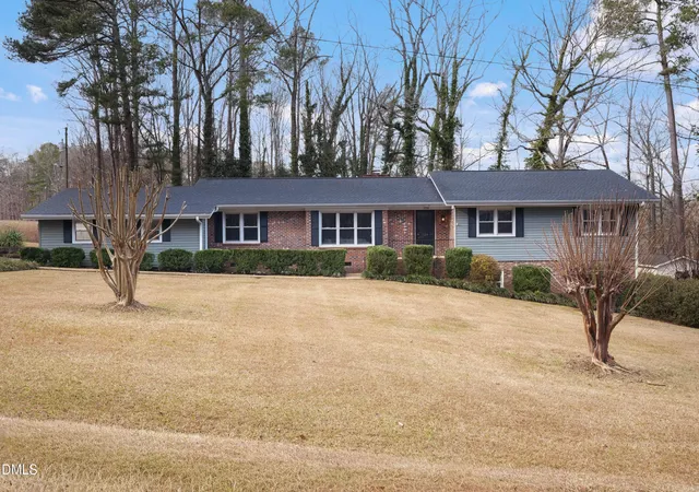 1st image of 1104 Oldham Lake Rd, Sanford, NC 27330 | MLS# 10172162