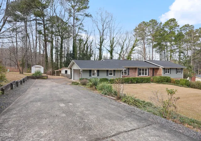 3rd image of 1104 Oldham Lake Rd, Sanford, NC 27330 | MLS# 10172162