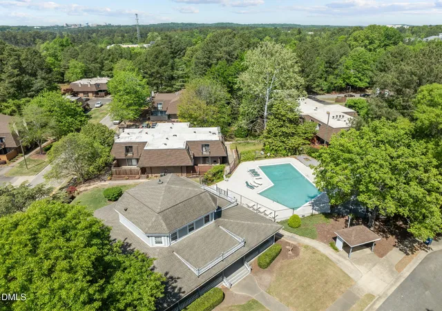 Homes for sale in Chapel Hill, NC | 381 Summerwalk Circle, Chapel Hill, NC 27517 | Houzeo