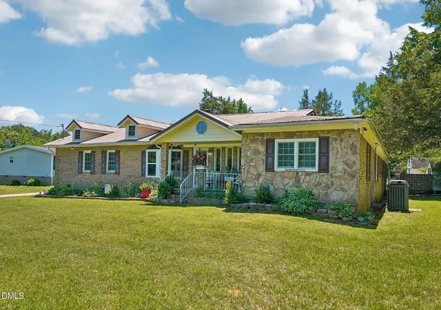 Photo 5 of Single family home for sale at 110 Grannys Dr, Warrenton, NC 27589 | MLS# 10172306 | Listing updated on 2026-09-01