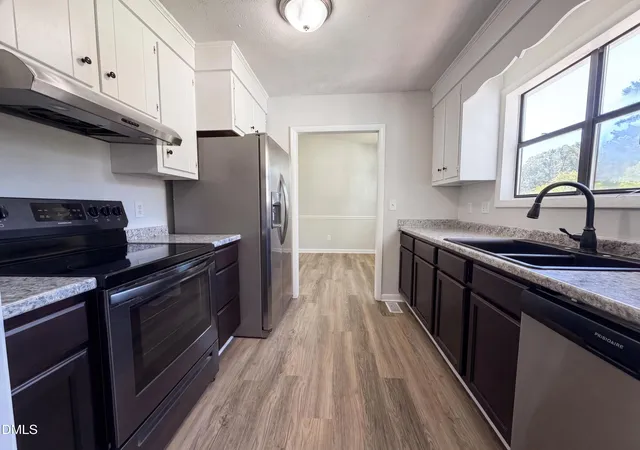 Photo 2 of Single family home for sale at 1843 Berriedale Dr, Fayetteville, NC 28304 | MLS# 10172489 | Listing updated on 2026-08-31