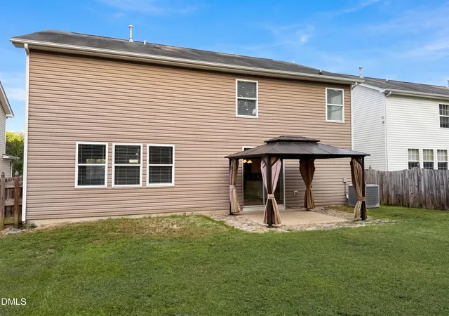 Photo 4 of Single family home for sale at 1812 Devonridge Dr, Fuquay Varina, NC 27526 | MLS# 10172492 | Listing updated on 2026-09-10