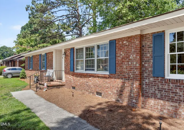 Homes for sale in Wilson, NC | 1808 Oakdale Dr W, Wilson, NC 27893 | MLS# 10172413
