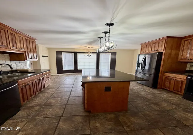 Photo 4 of Sale Pending at 800 Carolina Dr, Dunn, NC 28334 | MLS# 10172475 | Listing updated on 2026-10-10