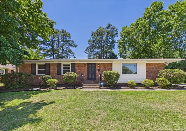 Photo 1 of Sale Pending at 2621 Huntington Rd, Fayetteville, NC 28303 | MLS# 763878 | Listing updated on 2026-09-18