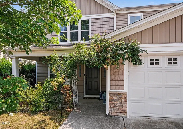 Photo 3 of Single family home for sale at 4418 Stonewall Dr, Raleigh, NC 27604 | MLS# 10172781 | Listing updated on 2026-09-12