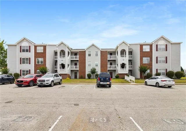2nd image of 224 Waterdown Dr #11, Fayetteville, NC 28314 | MLS# 763947
