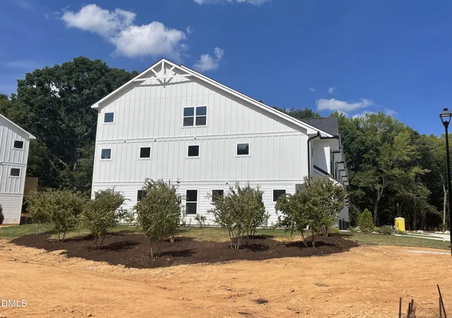 Photo 8 of Townhouse for sale at 627 Cable Ct, Apex, NC 27523 | MLS# 10174640 | Listing updated on 2026-08-26
