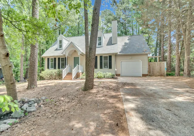 Photo 2 of Single family home for sale at 4 Sue Ann Ct, Durham, NC 27704 | MLS# 10173106 | Listing updated on 2026-09-04