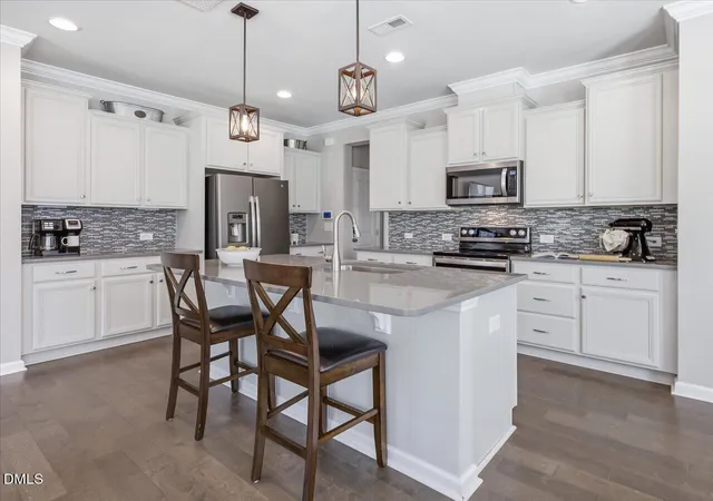 Photo 3 of Townhouse for sale at 846 Salem Pointe Pl, Apex, NC 27523 | MLS# 10173556 | Listing updated on 2026-09-08
