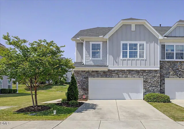 Photo 4 of Townhouse for sale at 846 Salem Pointe Pl, Apex, NC 27523 | MLS# 10173556 | Listing updated on 2026-09-08