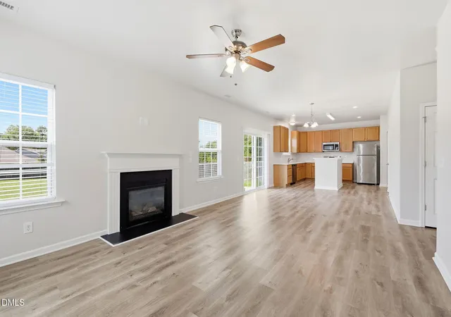 3rd image of 1009 Harvest Point Dr, Fuquay Varina, NC 27526 | MLS# 10178072