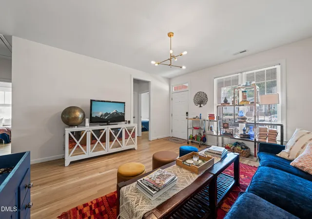 3rd image of 805 E Jones St, Raleigh, NC 27601 | MLS# 10177801