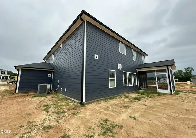 Photo 4 of Single family home for sale at 12 Stradshire Ct, Zebulon, NC 27597 | MLS# 10172593 | Listing updated on 2026-09-02