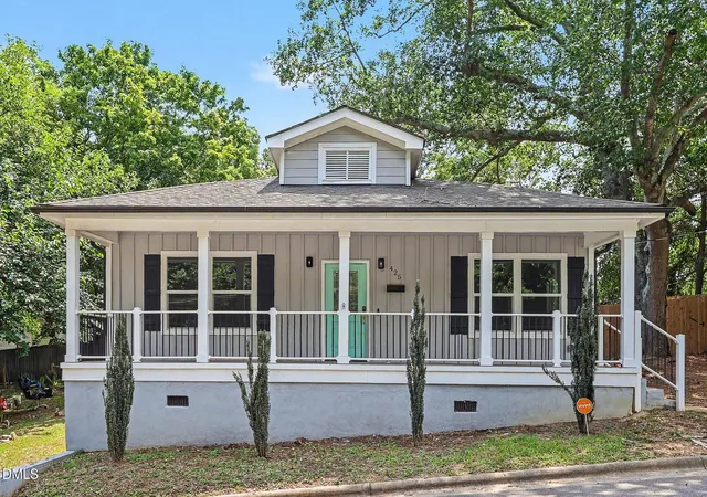 1st image of 425 E Stallings St, Clayton, NC 27520 | MLS# 10172830