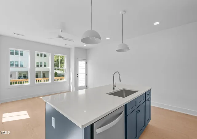 Listing Photo 4 - Condo for sale in building located at 5061 Lundy Dr, Raleigh, NC 27606 - Unit #102