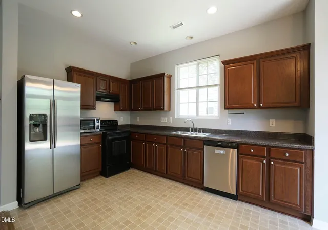 Photo 4 of Sale Pending at 140 Bellfare Dr, Garner, NC 27529 | MLS# 10175018 | Listing updated on 2026-09-16