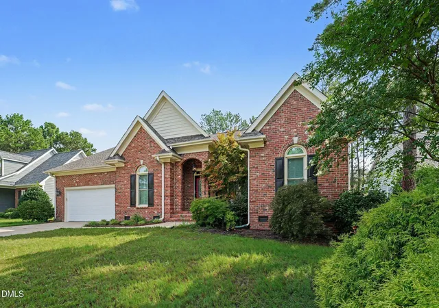 Photo 3 of Single family home for sale at 515 Whispering Pines Dr, Spring Lake, NC 28390 | MLS# 10182023 | Listing updated on 2026-08-25