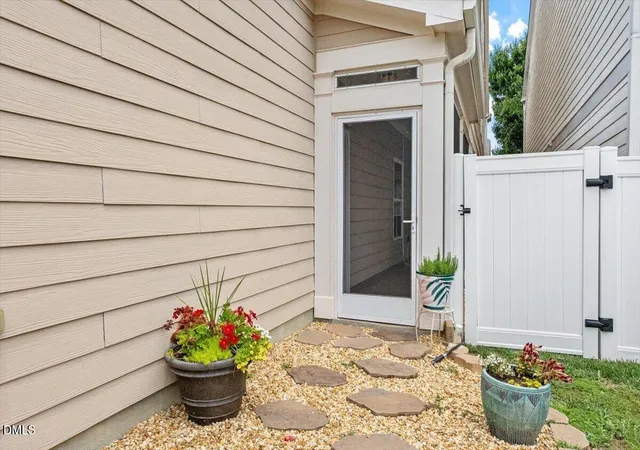 Photo 3 of Sale Pending at 988 Ambergate Sta, Apex, NC 27502 | MLS# 10176582 | Listing updated on 2026-09-12