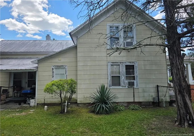 3rd image of 211 S Elm Ave, Dunn, NC 28334 | MLS# 762855