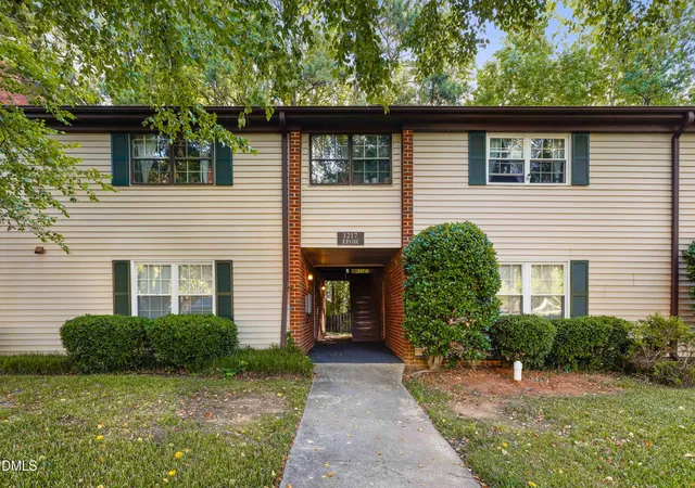 Homes for sale in Raleigh, NC | 1217 Manassas Ct #G, Raleigh, NC 27609 | MLS# 10176919