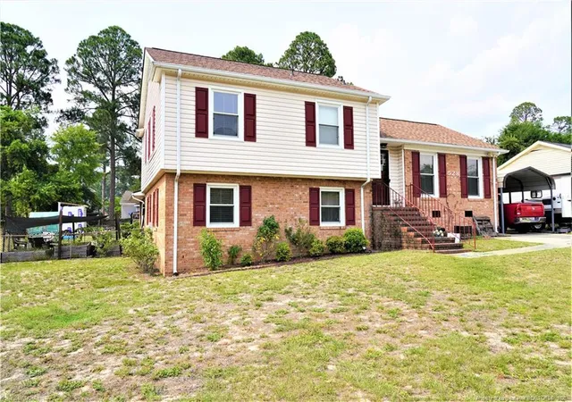 Photo 2 of Single family home for sale at 528 Carteret Pl, Fayetteville, NC 28311 | MLS# 764043 | Listing updated on 2026-07-18