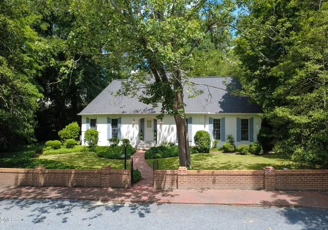 Photo 3 of Single family home for sale at 25 Magnolia Rd, Pinehurst, NC 28374 | MLS# 10173479 | Listing updated on 2026-08-31