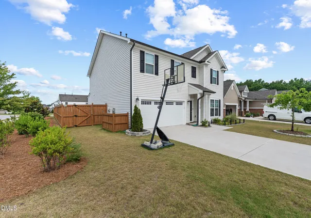 3rd image of 2028 Fox Chapel Pl, Fuquay Varina, NC 27526 | MLS# 10173377