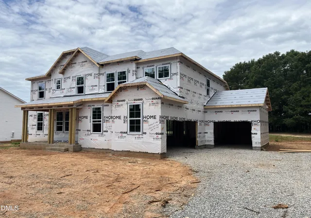 Photo 3 of Sale Pending at 195 Isabelle Valley Dr, Zebulon, NC 27597 | MLS# 10173067 | Listing updated on 2026-07-24