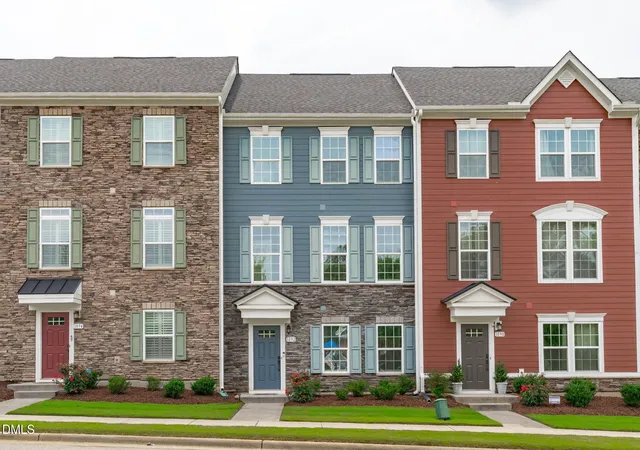 Photo 2 of Townhouse for sale at 1092 Ambergate Sta, Apex, NC 27502 | MLS# 10173454 | Listing updated on 2026-09-18