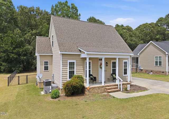Photo 3 of Single family home for sale at 912 E Birchwood Dr, Nashville, NC 27856 | MLS# 10173553 | Listing updated on 2026-09-04