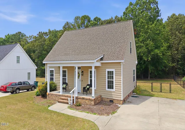 Photo 3 of Single family home for sale at 912 E Birchwood Dr, Nashville, NC 27856 | MLS# 10173553 | Listing updated on 2026-09-04