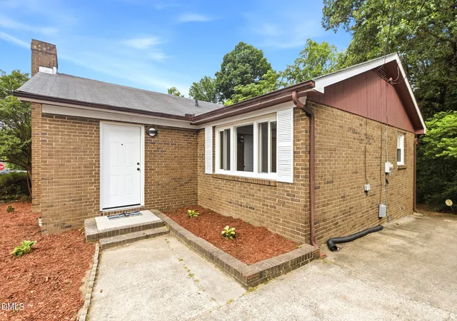 Photo 3 of Sale Pending at 1512 Hooks St, Greensboro, NC 27401 | MLS# 10173267 | Listing updated on 2026-09-02