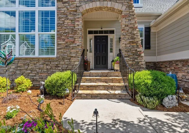 Photo 2 of Sale Pending at 6 Beaufort Ct, Durham, NC 27713 | MLS# 10173293 | Listing updated on 2026-09-17