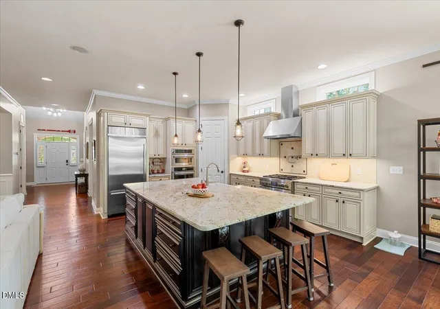 Photo 3 of Sale Pending at 6 Beaufort Ct, Durham, NC 27713 | MLS# 10173293 | Listing updated on 2026-09-17