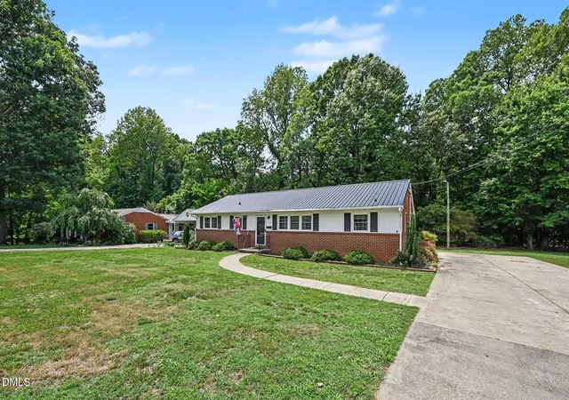 Homes for sale in Mebane, NC | 525 N Carr St, Mebane, NC 27302 | MLS# 10176541