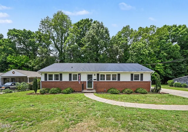 Homes for sale in Mebane, NC | 525 N Carr St, Mebane, NC 27302 | MLS# 10176541