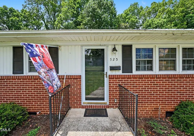 Homes for sale in Mebane, NC | 525 N Carr St, Mebane, NC 27302 | MLS# 10176541