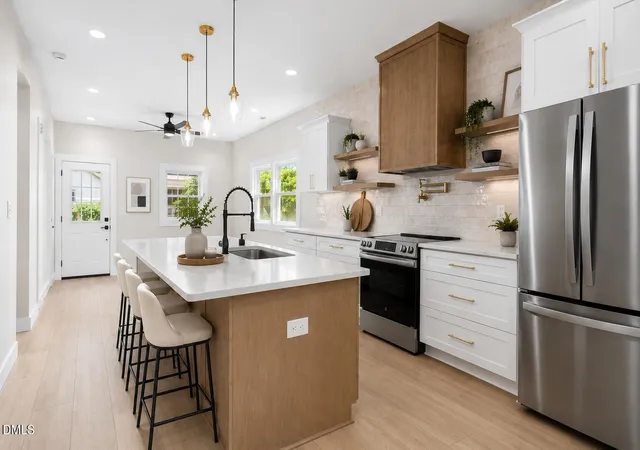Photo 3 of Sale Pending at 119 Idlewild Ave, Raleigh, NC 27601 | MLS# 10173279 | Listing updated on 2026-08-31