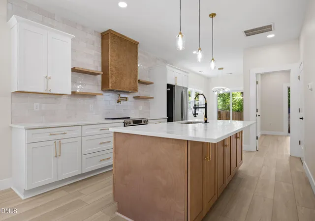 Photo 2 of Sale Pending at 119 Idlewild Ave, Raleigh, NC 27601 | MLS# 10173279 | Listing updated on 2026-08-31