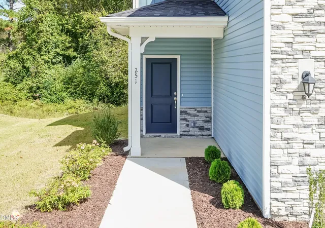 Photo 4 of Single family home for sale at 702 Dunlawton Ct, Sanford, NC 27330 | MLS# 10174207 | Listing updated on 2026-09-21