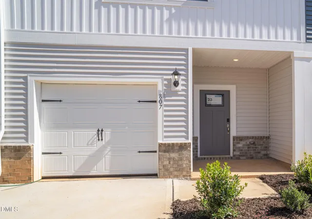 Photo 2 of Townhouse for sale at 807 Stream Vw Ct, Mebane, NC 27302 | MLS# 10173402 | Listing updated on 2026-09-10