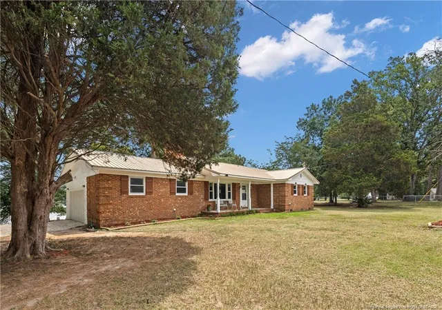 Homes for sale in Red Springs, NC | 113 Lakeview Dr, Red Springs, NC 28377 | MLS# 764126